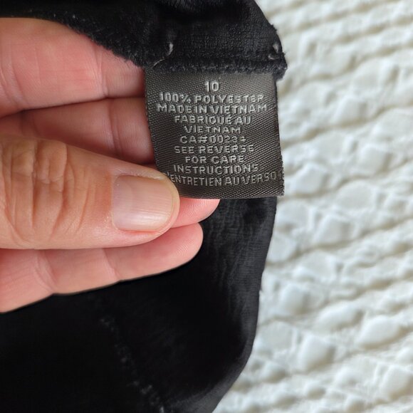 Taylor black fit and flare dress in lightweight material. Zip back. Size 10 - Picture 4 of 4